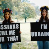 Ukrainerinnen bitten um Hilfe