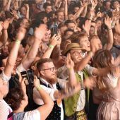 84. Gaufest des Chiemgau-Alpenverbandes: Ausgelassene Party-Stimmung im großen Festzelt in Schleching