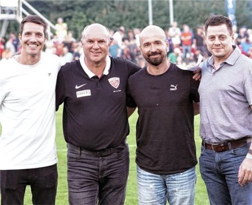 Beginn einer „neuen Freundschaft“ (von links): Fabian Hüsam, Georg Hanslmaier, Florian Berg und Klaus Hofbauer.