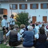 Jubiläumsbier gemeinsam geleert