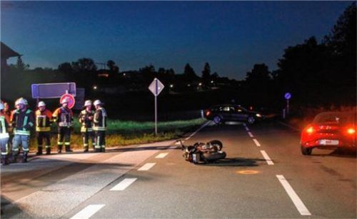 Beim Zusammenstoß eines Autos mit einem Motorrad ist eine 25-jährige Frau aus Rosenheim am Sonntagabend schwer verletzt worden. Foto Reisner