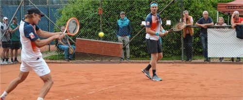 Das Doppel Gombos/Forejtek (links beim Schlag) machte den entscheidenden vierten Punkt zum Sieg perfekt. Foto Franz Ruprecht
