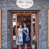 Anna Birklein findet Dirndl-Wäsche in Rosenheim