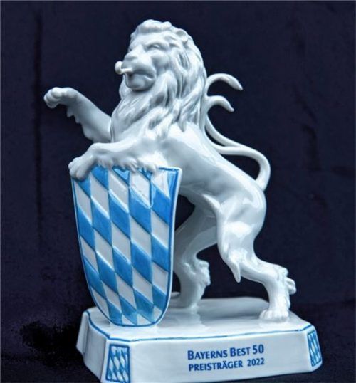 Der Bayerische Löwe gibt dem Mittelstandspreis „Bayerns Best 50“ einen stolzen Ausdruck.Foto StMWi/S. Heuser