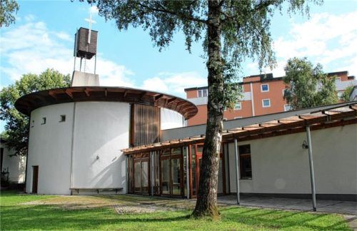 Der „neue“ runde Kirchenraum feiert mit 20 Jahren auch schon ein kleines Jubiläum.Foto re