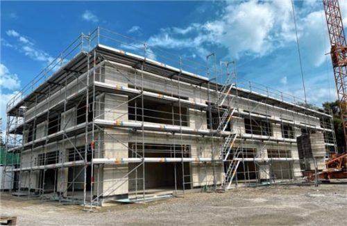 Der Rohbau für den Kinderhort an der Prinzregentenschule in Rosenheim ist fertiggestellt. Foto Stadt Rosenheim