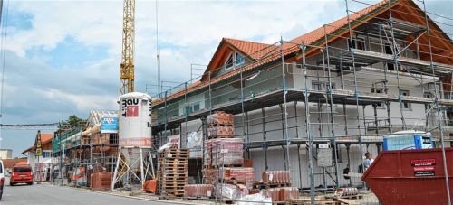 Derzeit herrscht noch rege Bautätigkeit an der Kaiserblickstraße. Neue Grundstücke nach dem Einheimischenmodell werden zur Zeit von der Gemeinde nicht vergeben. Foto eder