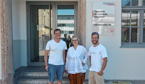 Die Bahnhofsnähe ist kein Zufall, so sind Benjamin Bauer (links), Maria Verde und Ergotherapeut Moritz Vosdellen gut erreichbar. Foto Stöppler