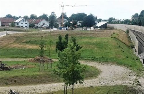 Die ersten Straßen sind schon angelegt, die Leitungen verlegt: Im neuen Baugebiet an der Eichkapellenstraße können bald die ersten Häuser entstehen. Darunter sollen auch besonders preiswerte sein.Foto  Honervogt