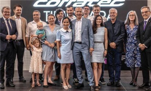 Die gesamte Familie Irlbacher feierte zusammen mit Prominenz aus der Region die Eröffnung des neuen Werks in Rumänien.