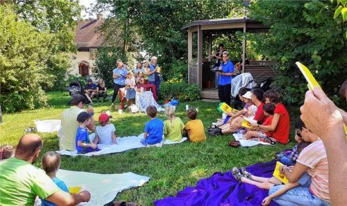 Die Nacht der offenen Kirche startete um 16 Uhr mit einem Kleinkindergottesdienst im Freien. Foto Helm
