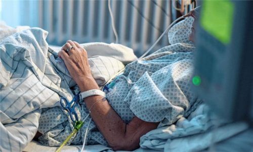 Die Palliativstation im Romed-Klinikum in Rosenheim hat seit dem 25. Juli geschlossen und stellt damit nicht nur die Angehörigen todkranker Menschen vor große Herausforderungen. Foto dpa