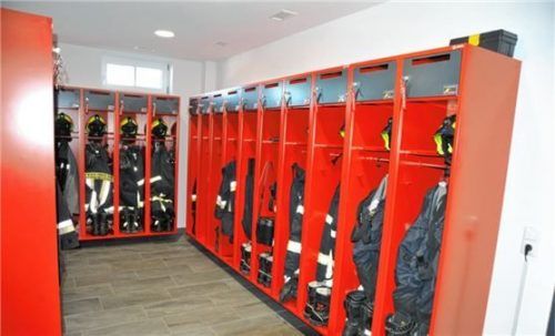 Die Spinde im neuen Schwaberinger Gerätehaus sind längst eingeräumt. Offizieller Umzug und Weihe sind am 13.August.