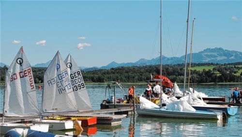 Eine ganze Reihe von Jugendbooten stand für die Kinder bereit.Foto Niessen