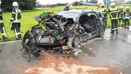 Eines der Unfallfahrzeuge. An beiden Autos entstand Totalschaden. Fotos Reisner