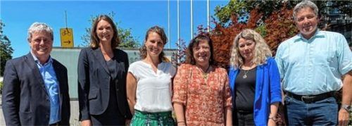 Große Freude auf beiden Seiten über den Besuch: (von links) TH-Präsident Professor Dr. Heinrich Köster, Professorin Dr. Carolin Fleischmann, Julia Baumann, Referentin des Präsidenten, Dr. Bärbel Kofler, Sibylle Möbius, Leiterin des International Office, und TV-Vizepräsident Professor Dr. Peter Niedermaier.Foto TH Rosenheim