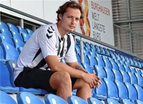 Hat schon mal auf der Tribüne Platz genommen: Luca Beckenbauer, der natürlich möglichst schnell auf dem Platz stehen will.Foto Wacker Burghausen