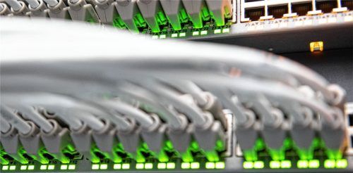 Immer verbunden: Die Start-ups aus der Region setzen nicht nur beim Rosenheimer Gründerpreis vermehrt auf den Einsatz neuer Technik. Foto Dpa