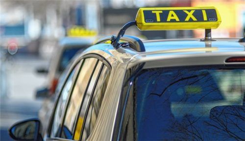 In Rosenheim muss für einen Transport mit dem Taxi seit Juli deutlich mehr bezahlt werden.Foto picture alliance/dpa