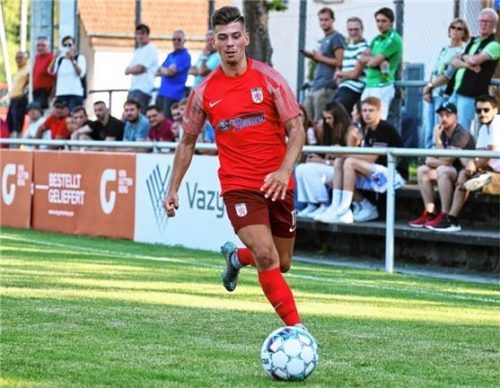 Leon Simeth erzielte gegen Freising ein Tor und legte ein Weiteres auf.Foto Christian Butzhammer
