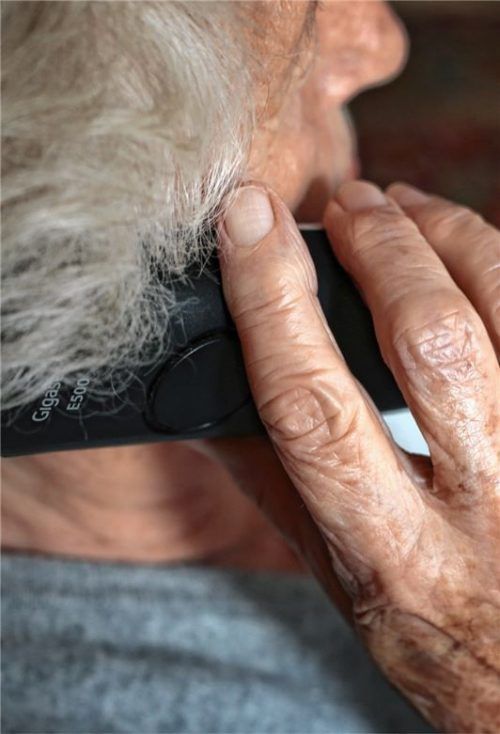 Mit Schockanrufen (Symbolbild) haben vier Angeklagte zwölf zum Teil hochbetagte Menschen in der Region um eine Viertelmillion Euro gebracht. Foto DPA