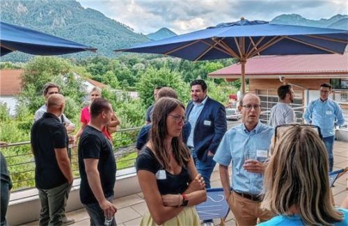Mitglieder des Rosenheimer ROSIK-Netzwerks trafen sich in Brannenburg zu ihrem Stammtisch bei der Firma Qunis. Foto Rosik
