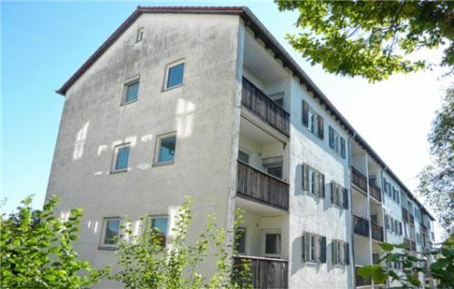 Nur ein Mieter wohnt noch im sogenannten Invalidenbau in Kolbermoor, der im kommenden Jahr abgerissen werden soll.