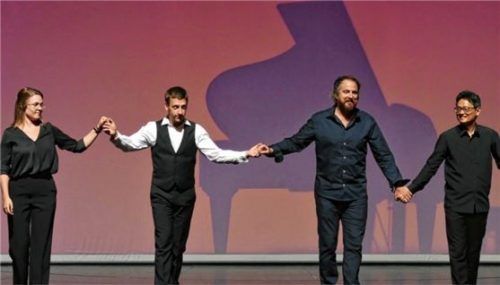 Sie haben Wagners „Atem“ Leben eingehaucht: (von links) Martha Fritz (Harfe), Paolo Troian (Klavier), Antoine Wagner (Gesamtkonzept) und Beomseok Yi (Kapellmeister).