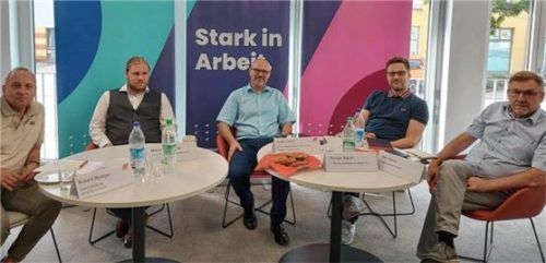 Standen Rede und Antwort: die Gewerkschaftsvertreter (von links) Robert Metzger, Manuel Halbmeier, Günter Zellner, Florian Bauer und Karl Bauer.Foto DGB