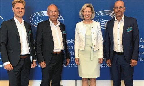 Trafen sich zum Informationsaustausch: (von links) Andreas Thalmeier, Thomas Rinberger, Europaabgeordnete Angelika Niebler und Alfred Pongratz. Foto re