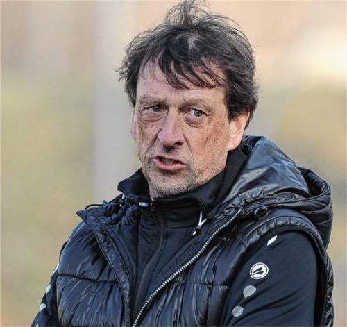 Trainer Franz Huber hat mit dem TSV Siegsdorf ein Heimspiel gegen den SB Rosenheim.Foto Hans Weitz