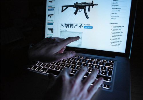 Umschlagplatz für Illegales: Im Darknet wird neben Waffen auch Falschgeld angeboten. Versuche, diese Blüten zu erwerben, haben einen 29-jährigen Rosenheimer nun vor Gericht gebracht. Foto dpa