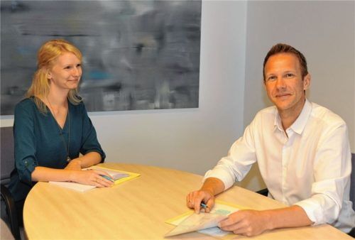 Wollen die Kulturschaffenden unterstützen: Bianca Skotner und Wolfgang Hauck vom Rosenheimer Kulturamt. Foto Schlecker