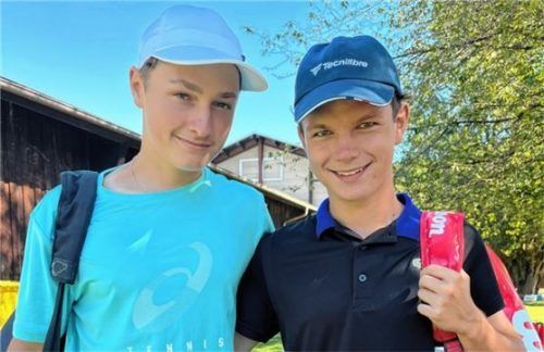 Zwei Spieler waren vom TC Übersee dabei, die in Grassau trainieren: Maximilian Erhardt (links), der siegreich gestartet war, und Moritz Guggenhuber, der sein Auftaktmatch verlor. Foto Kas