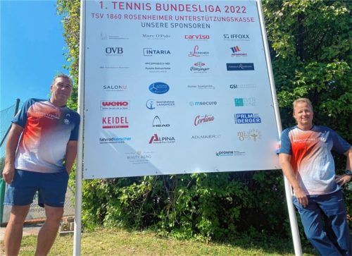 1860-Tennis-Abteilungsleiter Dieter Dörfler (links) und Vorstand Bundesliga Thomas Detterbeck können auf eine bunte Sponsorenschar bauen. Dennoch müssen die Rosenheimer Verantwortlichen für die neue Bundesliga-Saison aufmörteln.Foto Thomas Neumeier