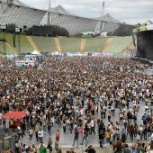 Feierlaune mit Startschwierigkeiten