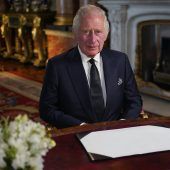 Charles erneuert das Versprechen seiner Mutter