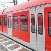 Münchner Seniorin in der S-Bahn eingeklemmt