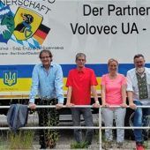 Finanzamtsmitarbeiter öffnen Geldbeutel für die Ukraine