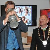 Weißwürscht, ein saures Lüngerl und Reporter-Kas für „Glubberer“ Markus Söder