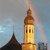 Eine Kirche am Ende des Regenbogens