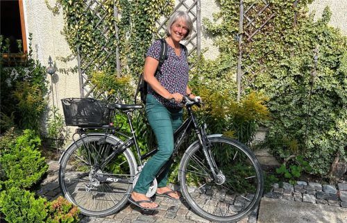 Als Foodsaverin ist Monika Exler meist mit Fahrrad, Rucksack und Korb unterwegs, denn auch beim Transport ist Nachhaltigkeit wichtig. Nur wenn größere Mengen abgeholt werden müssen, fährt sie mit dem Auto. Foto  Gerlach