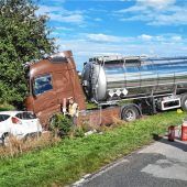 Heftiger Zusammenstoß zwischen Pkw und Lkw