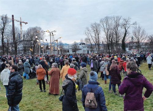 Bei den Corona-Mahnwachen kam es immer wieder zu Verstößen gegen das Infektionsschutzgesetz, und die landen nun vermehrt vor dem Amtsgericht.Foto Birkhoff
