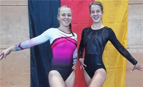 Bei der DM im Sechskampf gut in Form: Die neue Vizemeisterin Eva-Maria Niedermeier (links) und Marie Baumgartner vom TV Obing.Foto TV Obing