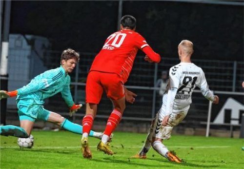 Das 3:0 für Wacker Burghausen durch Thomas Winklbauer. Foto Christian Butzhammer