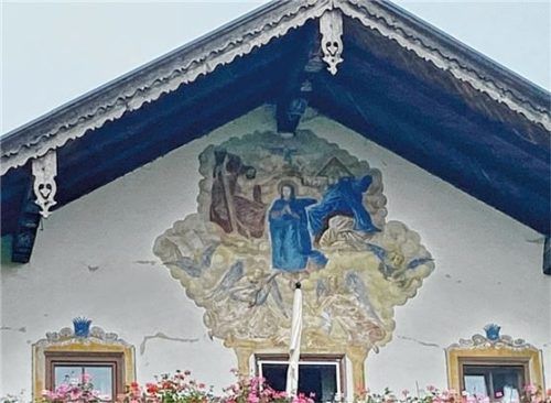 Das Fresko „Madonna mit Engeln“ am Haus in Gögging.