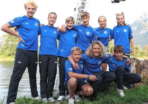 Das Team des WSC Kiefersfelden-Rosenheim mit allen EM-Teilnehmern der Jugend und Erwachsenen: Kay Strohmeyer, Clara Miserok, Fynn Strohmeyer, Robert Lengsfeld, Jana Meier, Nina Miserok (hinten von links), Simon Lengsfeld, Anuk Pilgram und Jakob Huber.Foto re