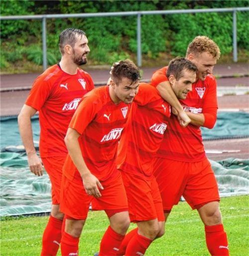 Der SV Bruckmühl holte mit dem 2:0 gegen Karlsfeld den dritten Sieg in Folge.Foto Stephan Keller