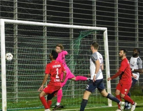 Die 1:0-Führung für den TSV Wasserburg durch Dominik Brich (nicht im Bild) nach einem Eckball.Foto Wolfgang Fehrmann